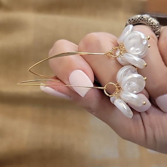 Baroque Pearl Snowdrop Earrings - Picture 4 of 8